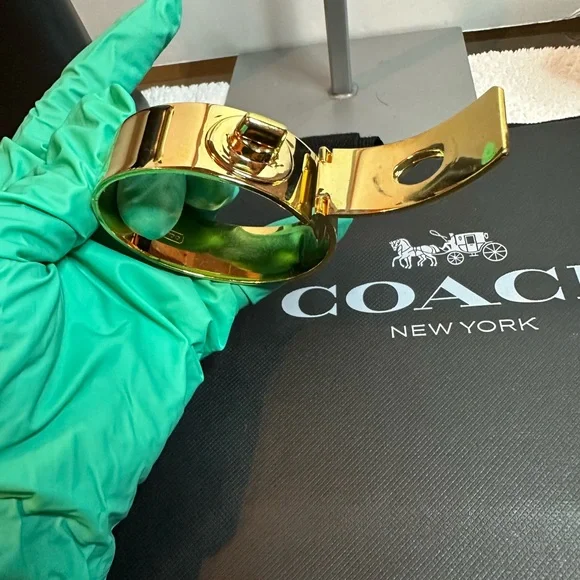 Coach opening turnlock Hinged Bracelet - Picture 3 of 9